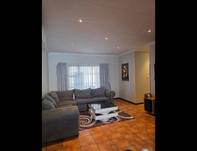 3 BEDROOM HOUSE FOR SALE IN MAGALIESKRUIN